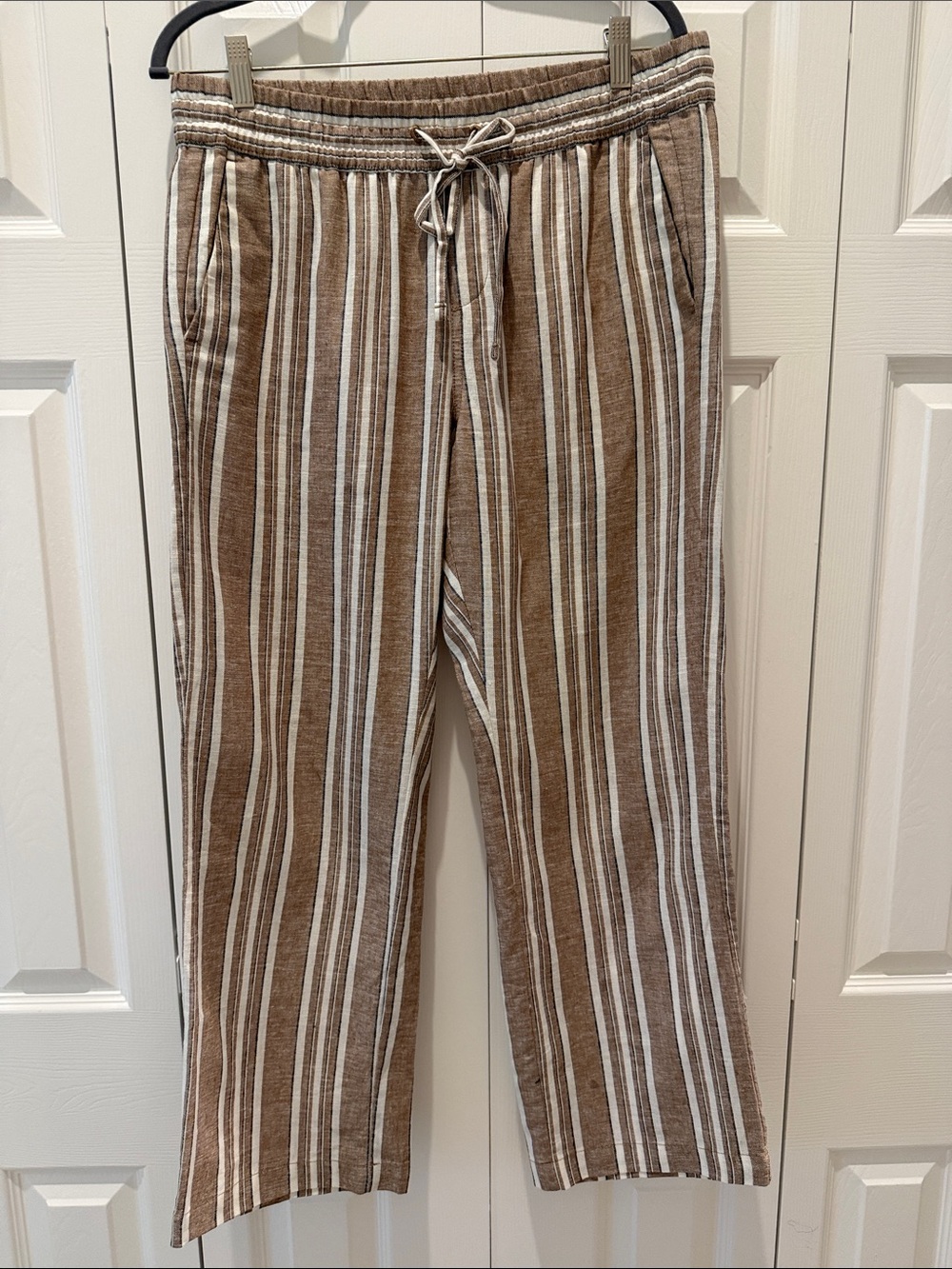 Ann Taylor striped knit pant in beige and white